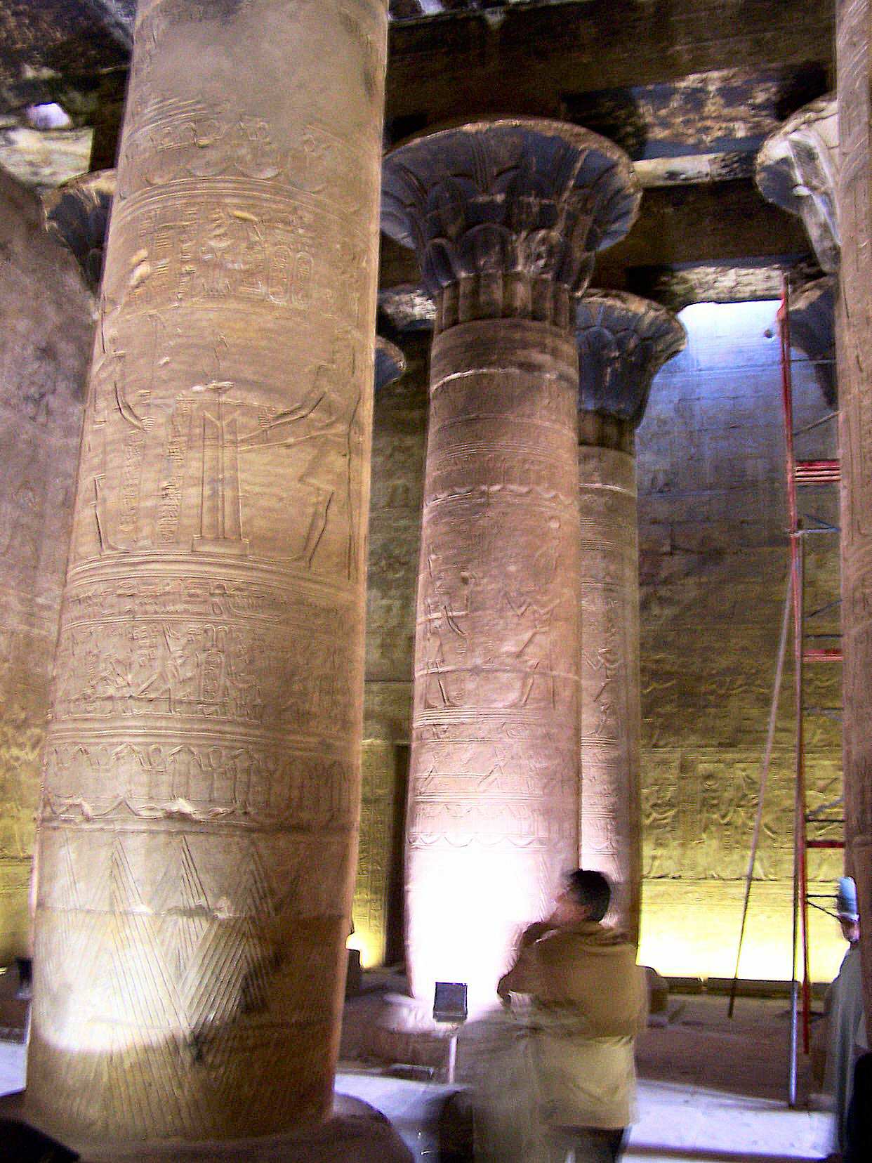 Salle hypostyle du temple de Edfou